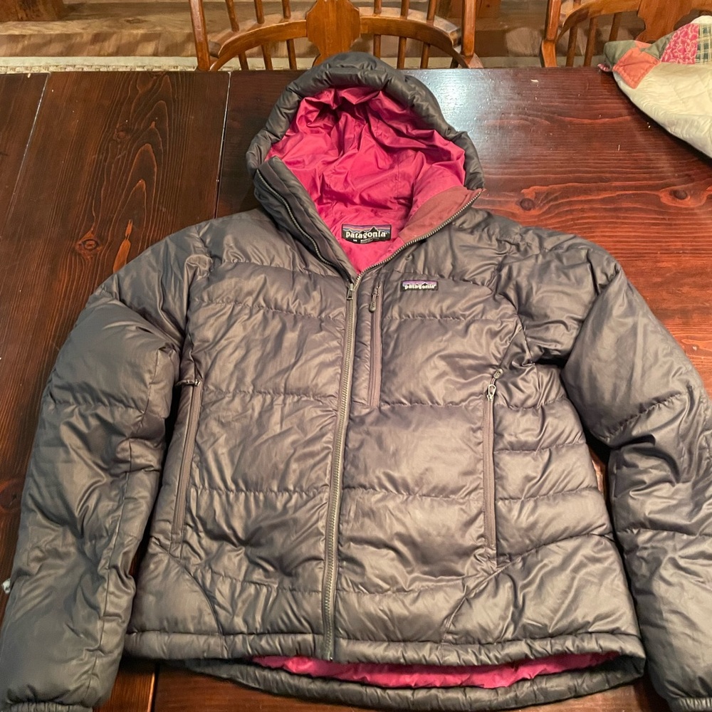 Women’s Patagonia puffy jacket